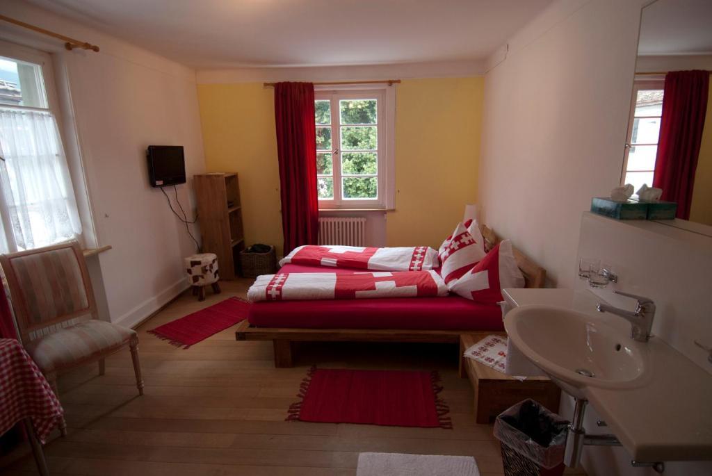 Victor'S Bed & Breakfast Maienfeld Rum bild